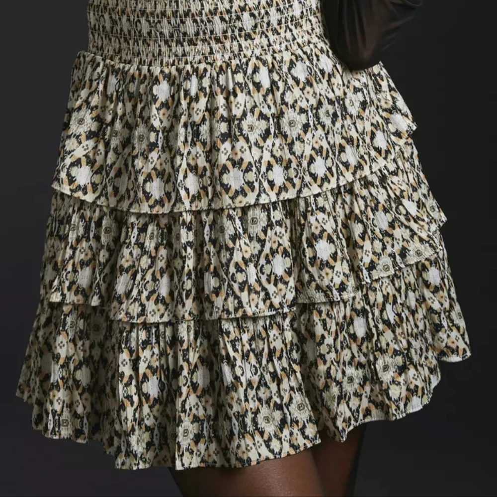 Anthropologie Floral Patterned Cream and Black Skirt Medium NWOT